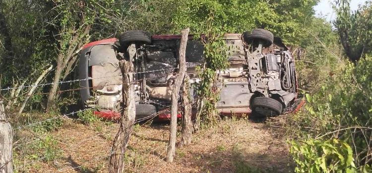 VOLCÓ AUTOMÓVIL VOLCÓ AUTOMÓVIL