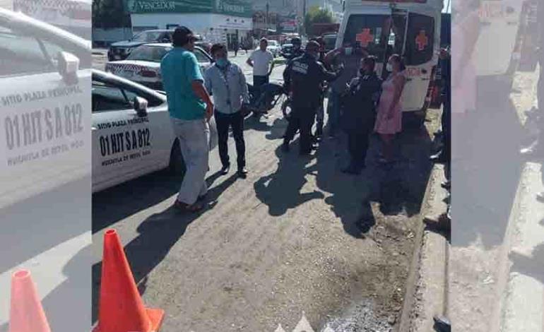 Taxi impactó  a motociclista