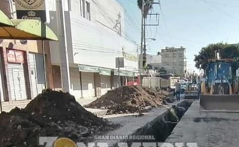 Rehabilitan drenaje de la calle Guajardo		