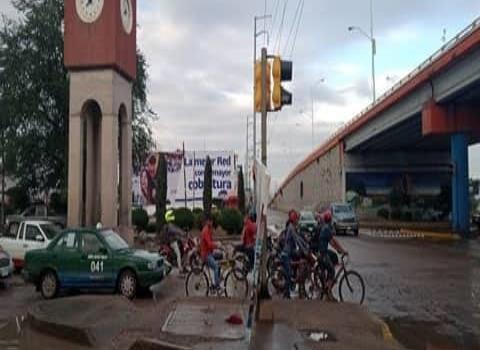Ciclistas no deben cruzar “en rojo” Ciclistas no deben cruzar “en rojo”