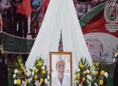 Rinden homenaje al Alcalde fallecido Rinden homenaje al Alcalde fallecido