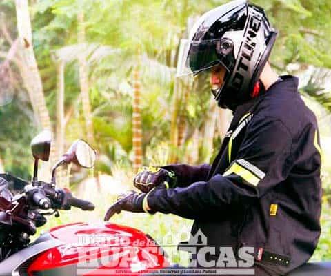 Pide a motociclistas usar casco protector