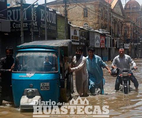 Torrenciales lluvias dejan 150 muertos