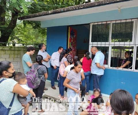 Niños sin clases por falta de una docente