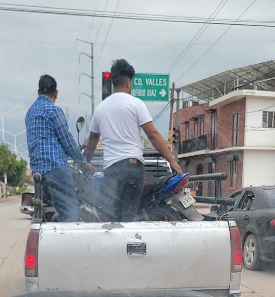 Motociclista sufrió caída 