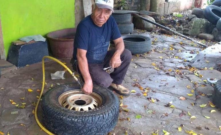 Baches afectan a automovilistas