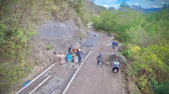 Avanzan con la pavimentación en Huazalingo