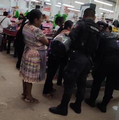 Féminas se pelearon en la tienda AKÁ en pleno Día de la Mujer