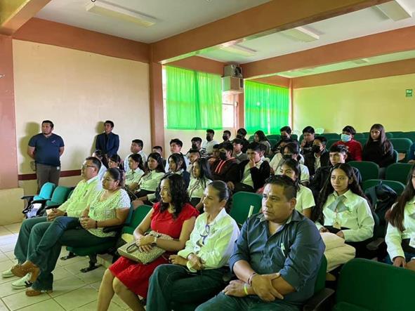 Alumnos huautlenses participaron en ponencias