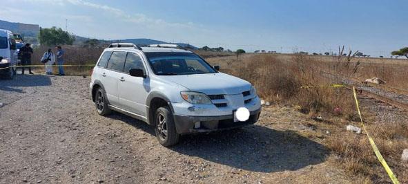 Localizaron 4 cadáveres dentro de camioneta en Atotonilco de Tula