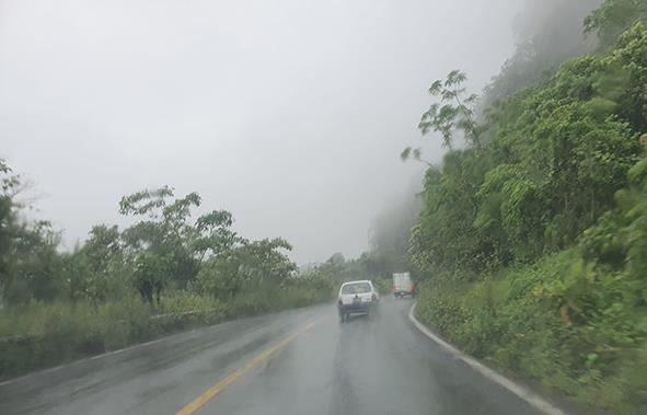 Rescatistas exhortan manejar con precaución en Tlanchinol