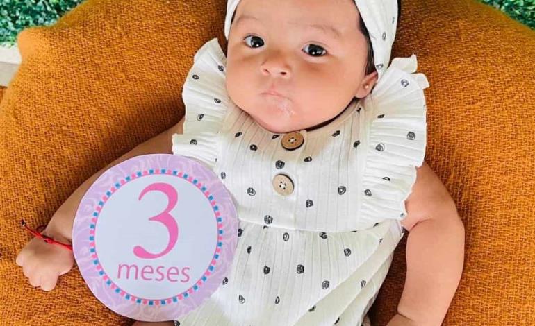 Primeras sonrisas de  la bebé Aitana Solís
