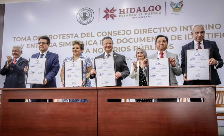 Gobernador de Hidalgo tomó protesta al Consejo Directivo Interino del Colegio de Notarios