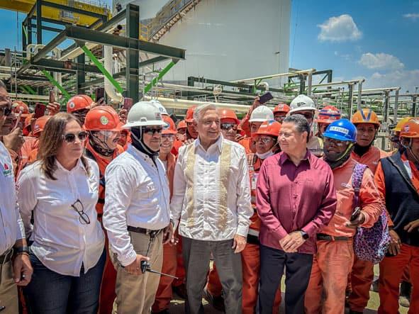 Julio Menchaca acompañó al presidente, Andrés Manuel López, en su recorrido por la Refinería Miguel Hidalgo