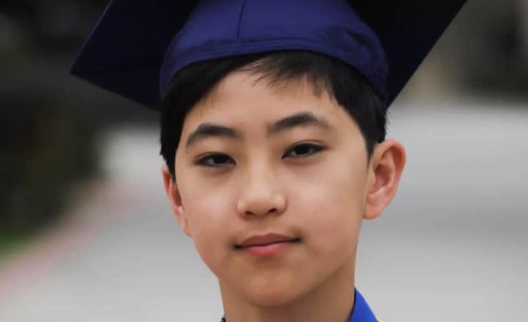 Niño de doce años se graduó de la universidad