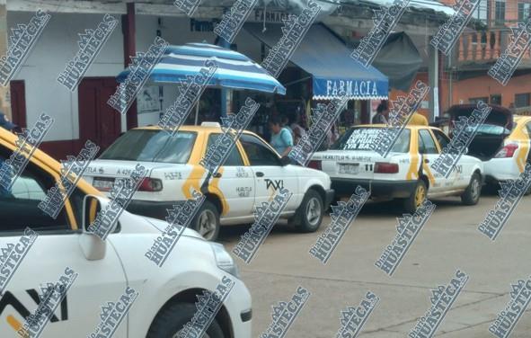 Taxistas huautlenses trabajan bajo protesta