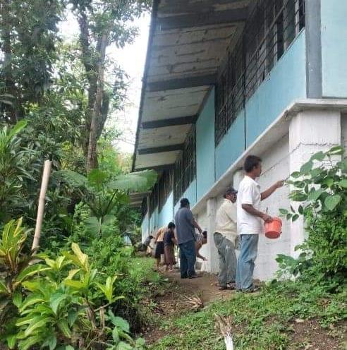 Dan mantenimiento a Escuela Secundaria en Jaltocán