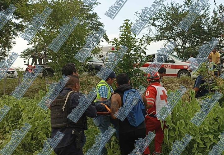 Volcadura dejó tres policías lesionados