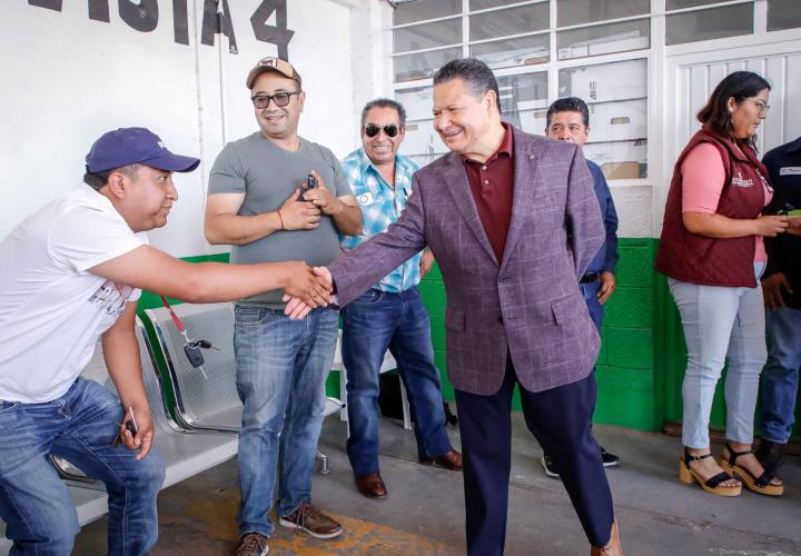 Supervisa Menchaca Salazar atención a concesionarios de transporte