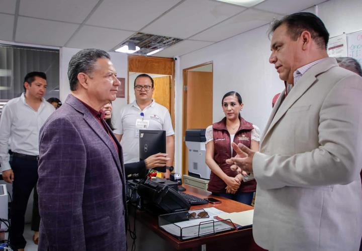 Supervisa Menchaca Salazar atención a concesionarios de transporte