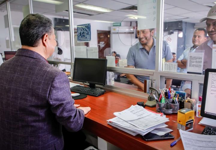 Supervisa Menchaca Salazar atención a concesionarios de transporte