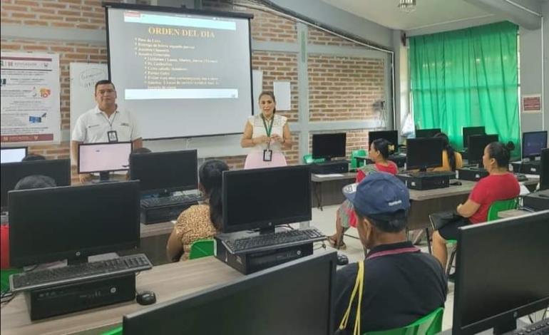 Padres y docentes reconocieron a alumnos destacados del Cobaeh