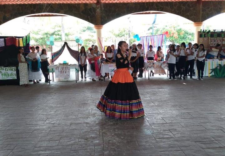 Estudiantes realizaron muestra gastronómica en Atlapexco