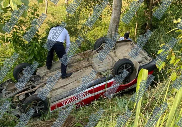 Taxi se fue al barranco