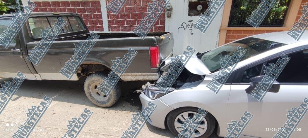 En Tahuizan sujeto destrozó su automóvil