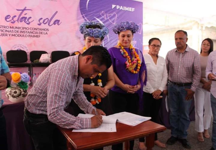 Secretario Municipal presente en el evento de inauguración de PAIMEF