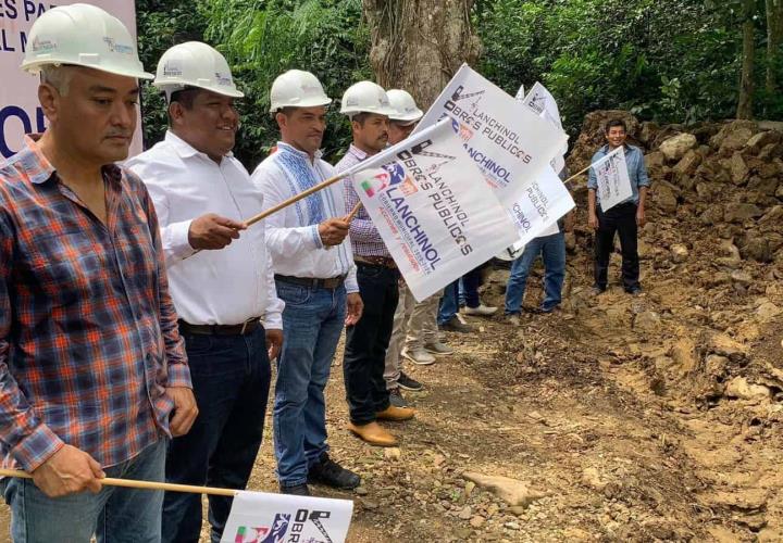 En Jalpan inició obra de pavimentación 