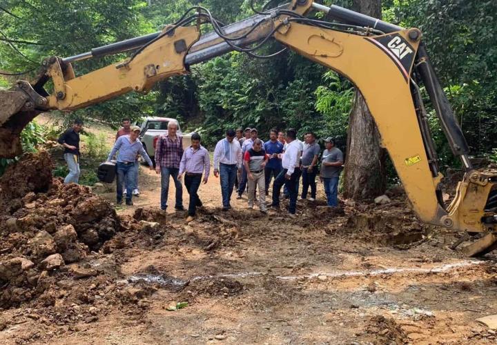 En Jalpan inició obra de pavimentación 