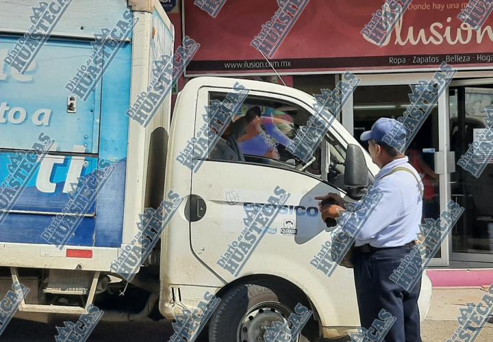 En TantoyucaCamión de Gamesa chocó contra taxi