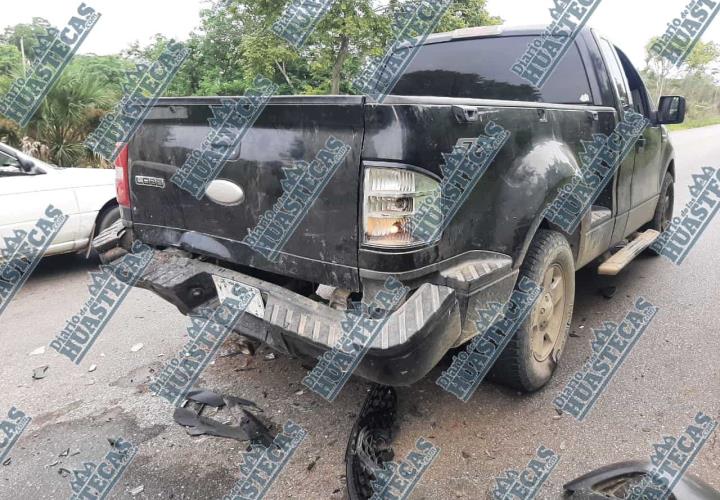 En la Alazán-Canoas auto se impactó contra camioneta