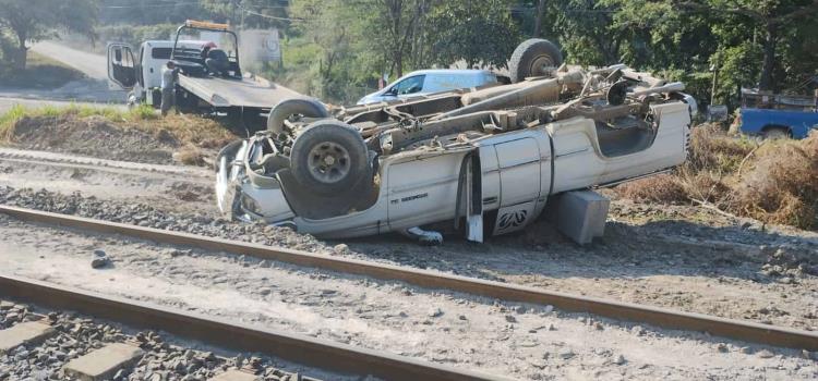 Camioneta chocó contra un “torton”