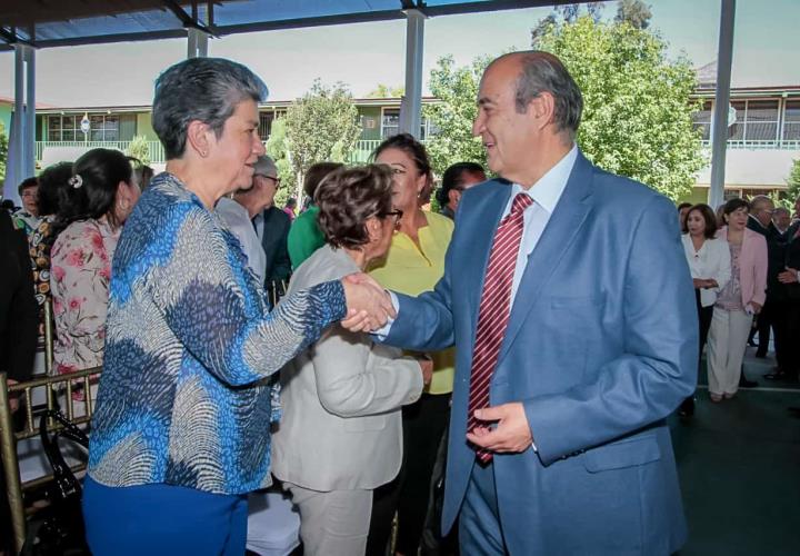 Natividad Castrejón visitó escuelas de la Comarca Minera