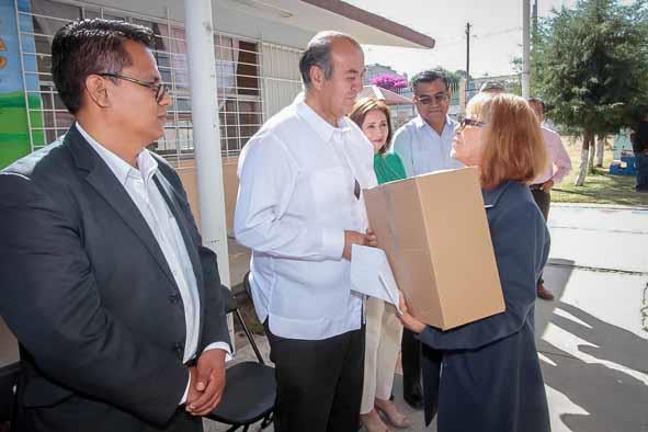 Natividad Castrejón entregó infraestructura en escuelas del Altiplano