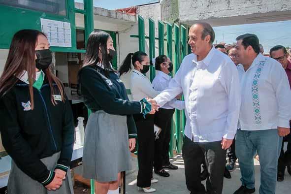 Natividad Castrejón entregó infraestructura en escuelas del Altiplano