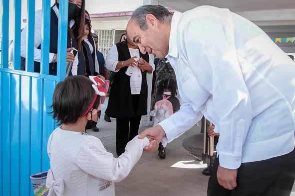 Natividad Castrejón entregó infraestructura en escuelas del Altiplano