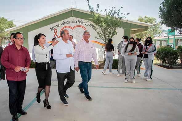 Natividad Castrejón entregó infraestructura en escuelas del Altiplano