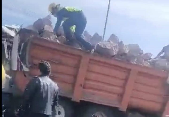 Chofer de tráiler murió aplastado