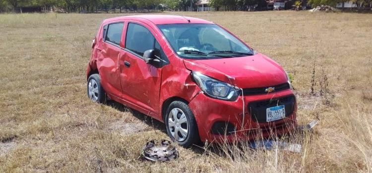 Volcó auto en la Valles-Tampico