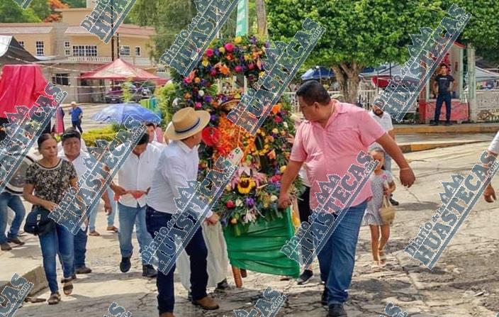 Por andar enfiestado Iván Lara dejó al Santo Patrono en el Panteón