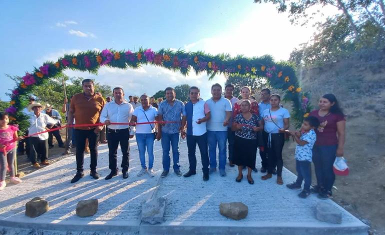 Inauguraron obra de pavimentación en Huautla