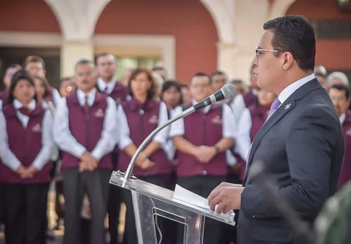 Oficialía Mayor rindió honores a la bandera en la Explanada de la Plaza Juárez de Pachuca