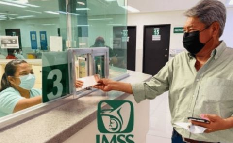 Simulan afiliar a Infonavit e IMSS