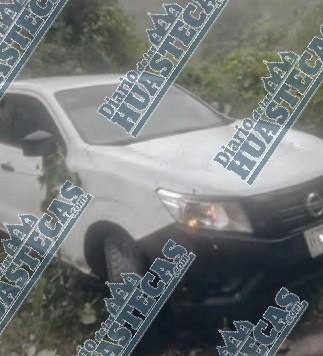 En Xochiatipan Ex secretario municipal protagonizó accidente
