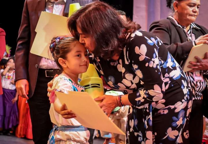 Encabeza Edda Vite ceremonia de clausura de la Generación 2020-2023 de niñas y niños estudiantes de los CAI de Pachuca