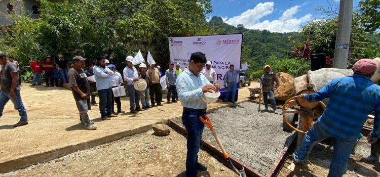 En Chichiltepec inició obra de pavimentación 