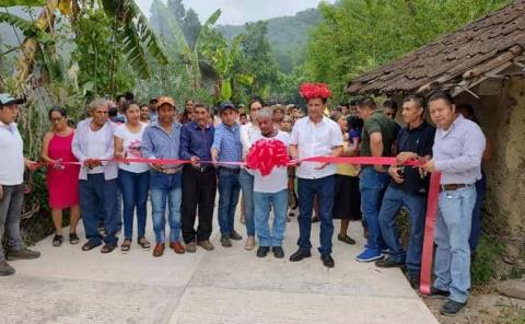 Edil inauguró obra de pavimentación en Atlapexco